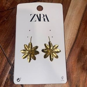 Very Chic Zara Earring